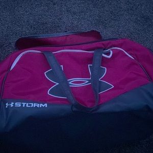 This is the pink and grey under armors duffel bag, i have never used this bag.